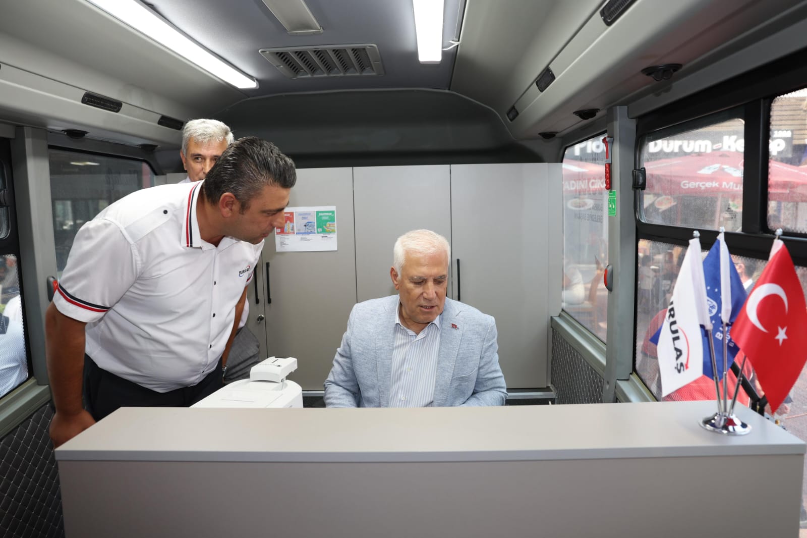 BURULAŞ olarak, kent içi ulaşımda hizmet kalitesini artırma ve tüm vatandaşlarımıza eşit hizmet sunma hedefimiz doğrultusunda yenilenen BursaKart Mobil Hizmet Aracımız...